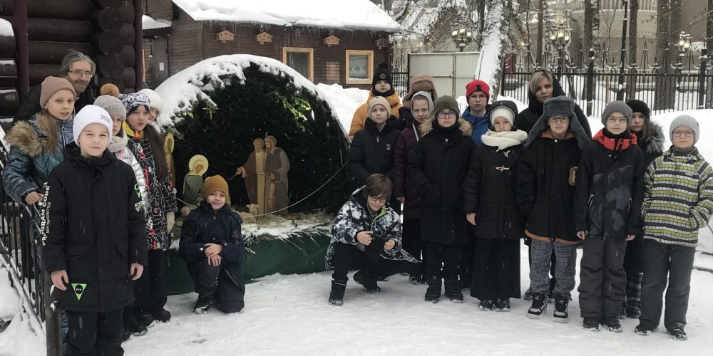 Ученики 4-х классов школы №763 побывали на Рождественской экскурсии в храме в честь иконы Божией Матери «Иверская» в Бабушкине