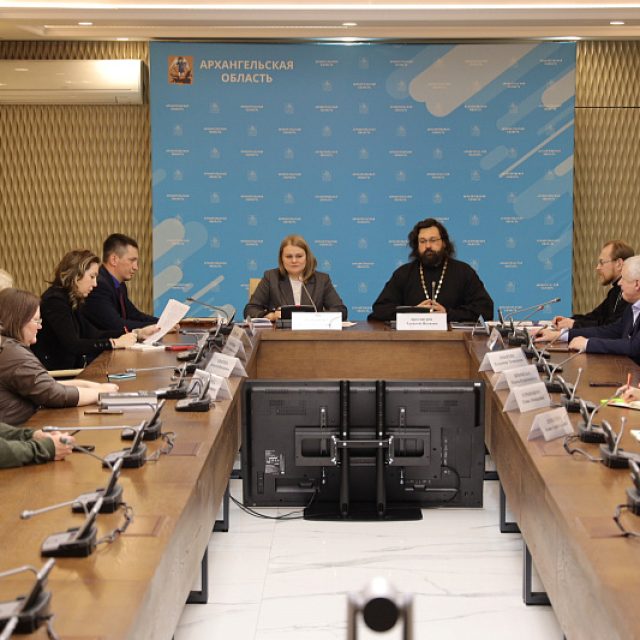 Руководитель проекта «Общее Дело. Возрождение деревянных храмов Севера» протоиерей Алексей Яковлев принял участие в Круглом столе в Архангельске