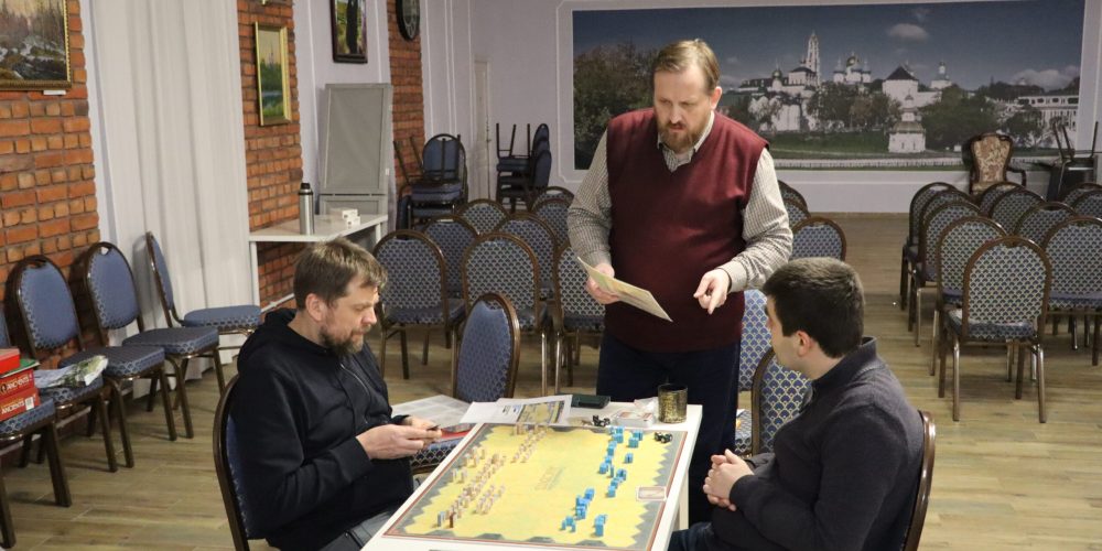 В храме Собора Московских Святых в Бибиреве состоялся турнир по стратегической настольной стратегии «Знамёна и командиры. Античность»