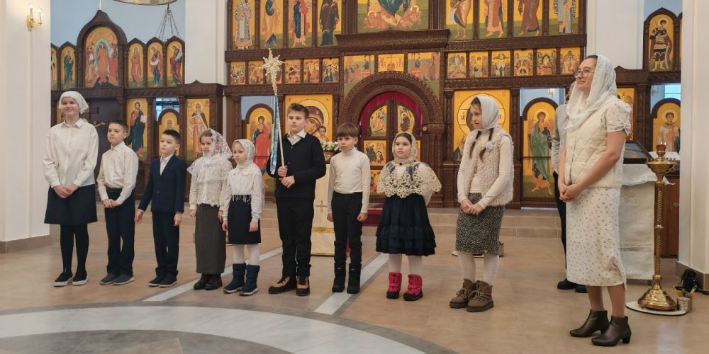 Светлые Святочные дни на приходе храма Усекновения главы святого Пророка Предтечи и Крестителя Господня Иоанна в поселке Северный наполнены радостью о родившемся Спасителе