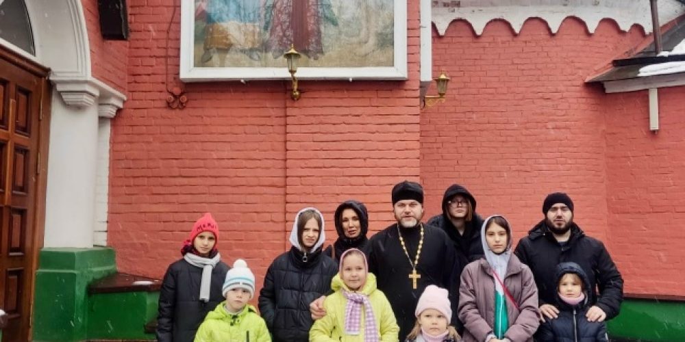 Воспитанники центра поддержки семьи и детства «Отрадное» посетили храм святых мучеников Адриана и Наталии в Бабушкине