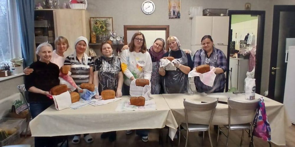 В пекарне при храме святого благоверного князя Александра Невского в Лианозове прошел мастер-класс по выпечке чиабаты и пшеничного хлеба