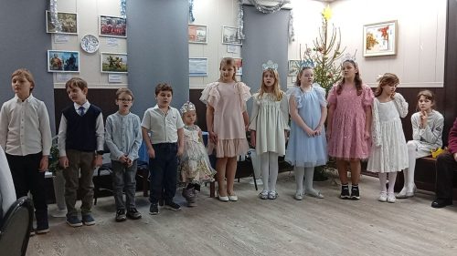 В воскресной школе храма святого благоверного князя Димитрия Донского в Раеве прошли праздничные мероприятия, посвященные празднику Рождества Христова