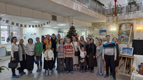 Прихожане храма Ризоположения в Леонове поздравили пациентов хосписа в Ростокине с Рождеством Христовым