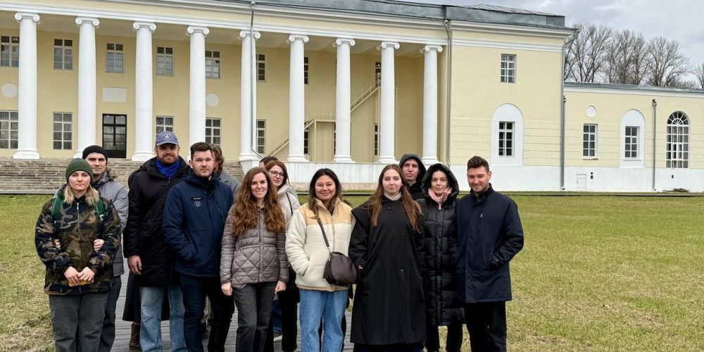 Молодёжь храмов Северо-Восточного, Восточного и Центрального викариатств посетила историческую Усадьбу Горенки