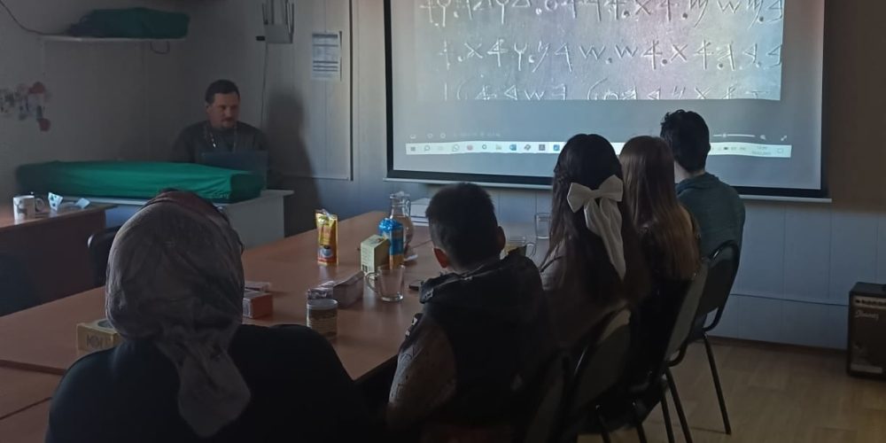 В храме святителя Макария (Невского), митрополита Московского и Коломенского, в Бутырском состоялась лекция для молодёжи, посвященная языкам Библии