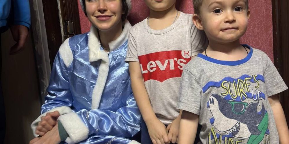 Рождественские подарки для детей и пожилых людей Северодонецка от прихода храма преподобного Сергия Радонежского в Бибиреве вручены адресатам