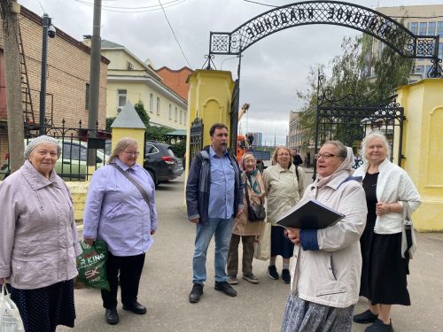 Храм Живоначальной Троицы на Пятницком кладбище провел благотворительную экскурсию