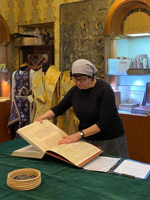 Храм Живоначальной Троицы на Пятницком кладбище представил новую экскурсию в приходской музей старопечатной книги и церковной утвари