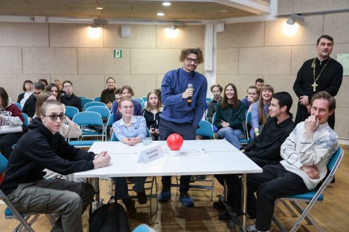 Молодежные команды Северо-Восточного викариатства приняли участие в интеллектуальной игре «Брейн-ринг»