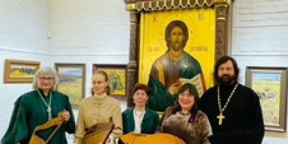 В храме преподобного Серафима Саровского в Раево концерт «По дороге к Рождеству» подарил гостям путешествие в мир русской традиции