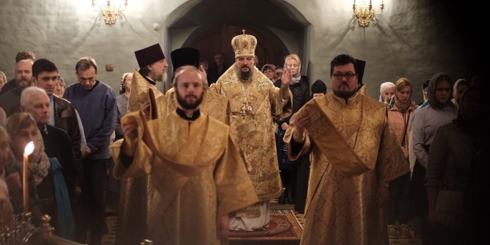 Митрополит Сингапурский и Юго-Восточно-Азиатский Сергий совершил Литургию в храме Троицы в Останкино
