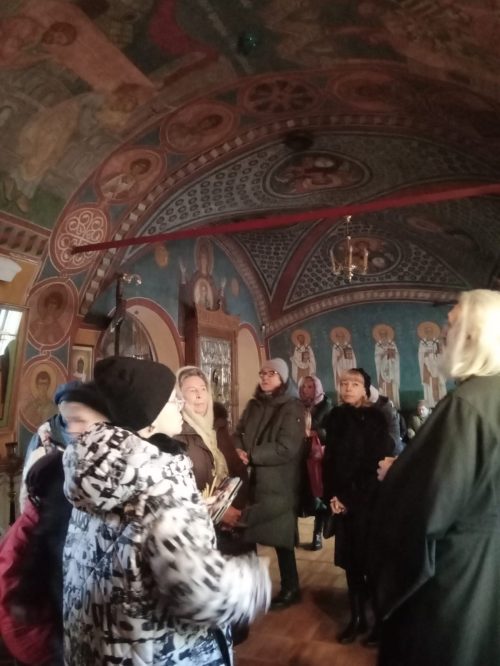 Прихожане трех храмов СВАО посетили с экскурсией храм святителя Николая Чудотворца в Кленниках