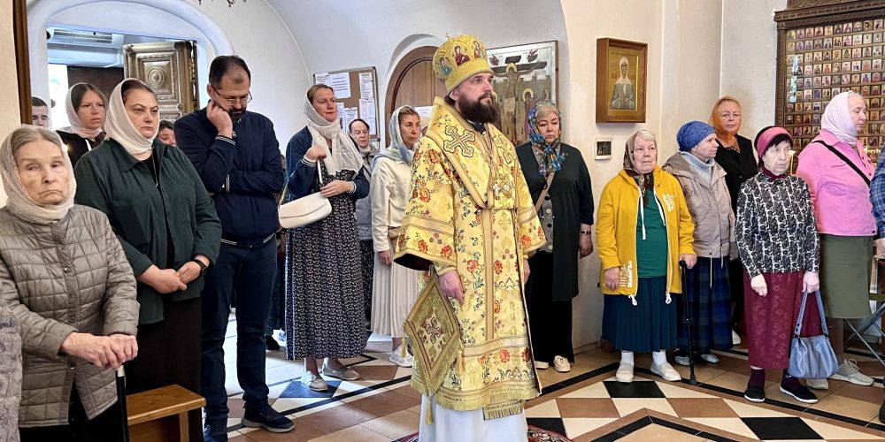 Митрополит Арсений совершил Божественную литургию в храме священномученика Владимира, митрополита Киевского и Галицкого, в Свиблово