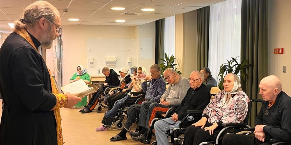 Клирик храма святых мучеников Адриана и Наталии в Бабушкине посетил и причастил Святых Христовых Таин жителей социального дома «Ярославский»