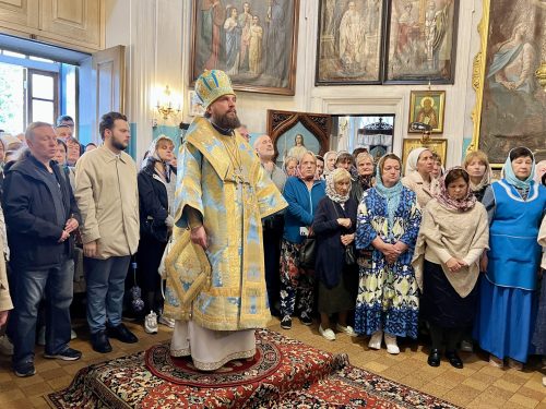 Митрополит Арсений возглавил Литургию в день престольного праздника храма Владимирской иконы Божией Матери в Виноградове