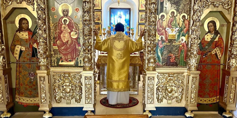 Митрополит Арсений совершил Литургию в храме Живоначальной Троицы в усадьбе Свиблово
