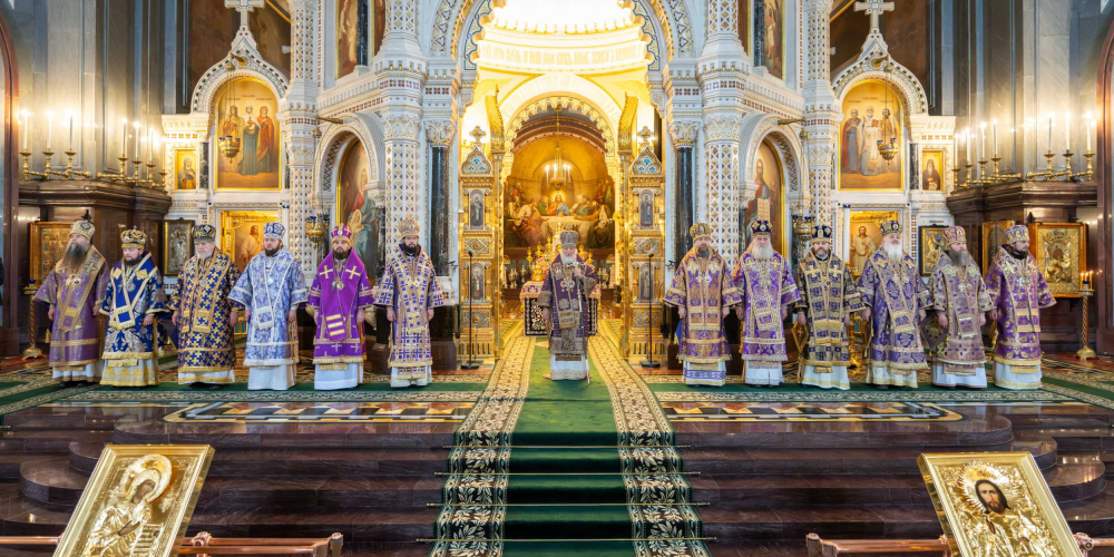 В четверг Страстной седмицы митрополит Арсений сослужил Предстоятелю Русской Церкви за Литургией и чином освящения мира в Храме Христа Спасителя