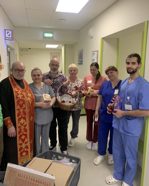 Поздравление с Пасхой пациентов филиала хосписа «Савёловский» от храма святых мучениц Веры, Надежды, Любови и матери их Софии на Миусском кладбище