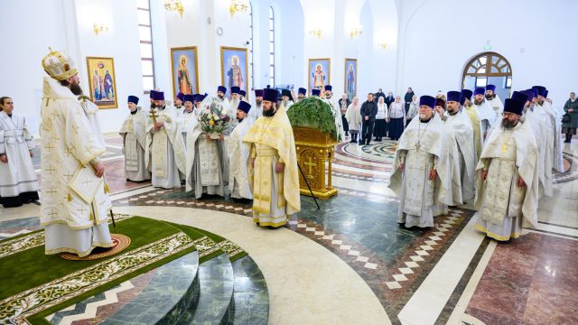 Митрополит Арсений совершил соборную Божественную литургию Северо-Восточного Московского викариатства в храме Успения Пресвятой Богородицы в Останкине