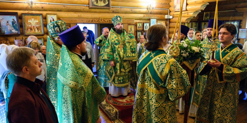 Митрополит Арсений совершил Божественную литургию в день престольного праздника в храме преподобных Антония и Феодосия Киево-Печерских в Бибиреве