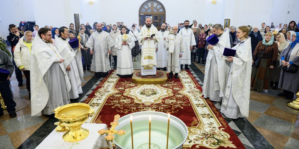 В праздник Крещения Господня митрополит Арсений совершил Литургию и чин великого освящения воды в храме Успения Пресвятой Богородицы в Останкине