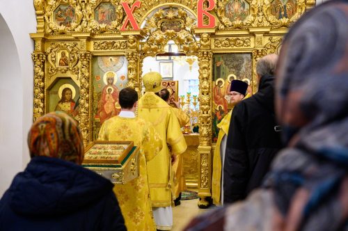 Митрополит Арсений совершил Божественную литургию в усадьбе Свиблово