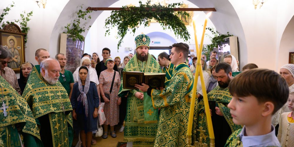 В День Святой Троицы митрополит Арсений возглавил престольное торжество в храме Живоначальной Троицы в усадьбе Свиблово