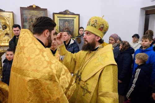 Митрополит Арсений возглавил всенощное бдение в храме Живоначальной Троицы в Усадьбе Свиблово