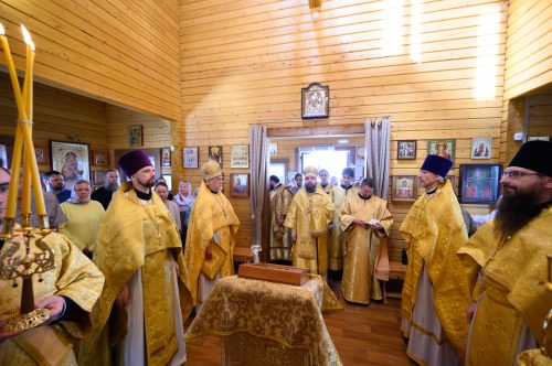 Митрополит Арсений совершил Божественную литургию в храме священномученика Илариона, архиепископа Верейского в поселке Северный