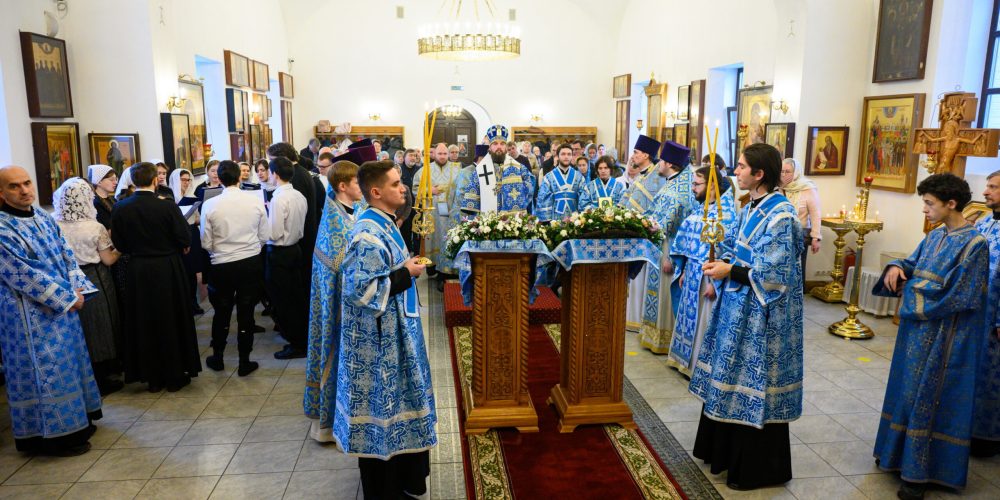 Митрополит Арсений совершил Божественную литургию в храме равноапостольной княгини Ольги в Останкине