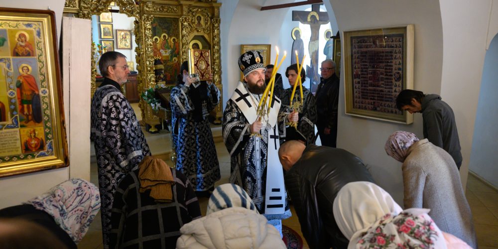 В Среду Страстной седмицы митрополит Арсений совершил Литургию Преждеосвященных Даров в храме Живоначальной Троицы в Усадьбе Свиблово