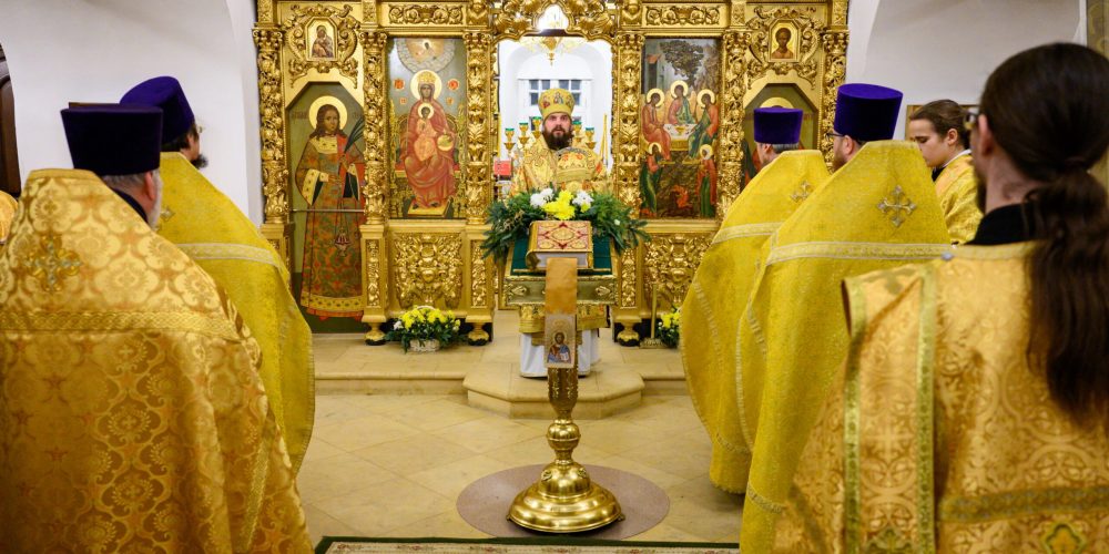В канун Недели 29-й по Пятидесятнице митрополит Арсений возглавил всенощное бдение в храме Живоначальной Троицы в усадьбе Свиблово