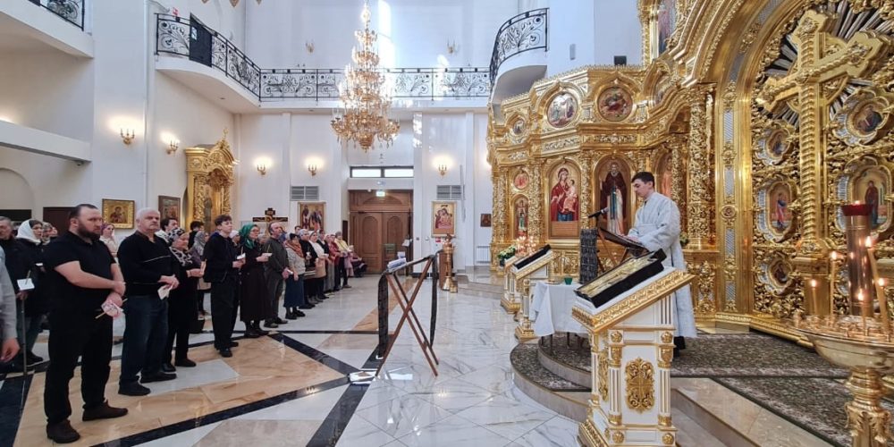 В храме равноапостольных Мефодия и Кирилла в Ростокино завершилась череда великопостных Соборований – Таинством с миссионерским разъяснением