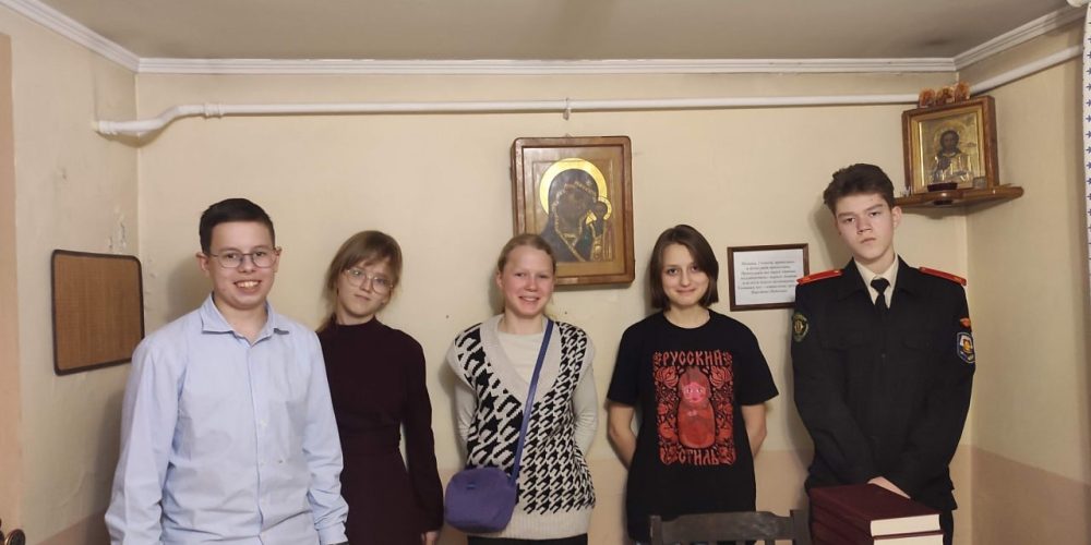 В храме Ризоположения в Леонове после летних каникул вновь начались встречи в Клубе для подростков