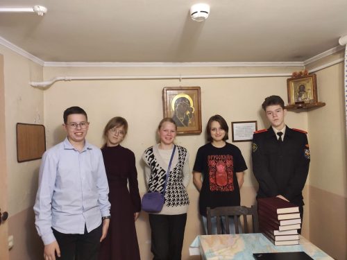 В храме Ризоположения в Леонове после летних каникул вновь начались встречи в Клубе для подростков