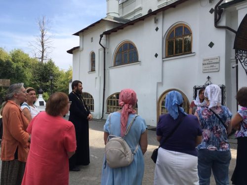 Экскурсия программы «Московское долголетие» в храме Покрова Пресвятой Богородицы в Медведково