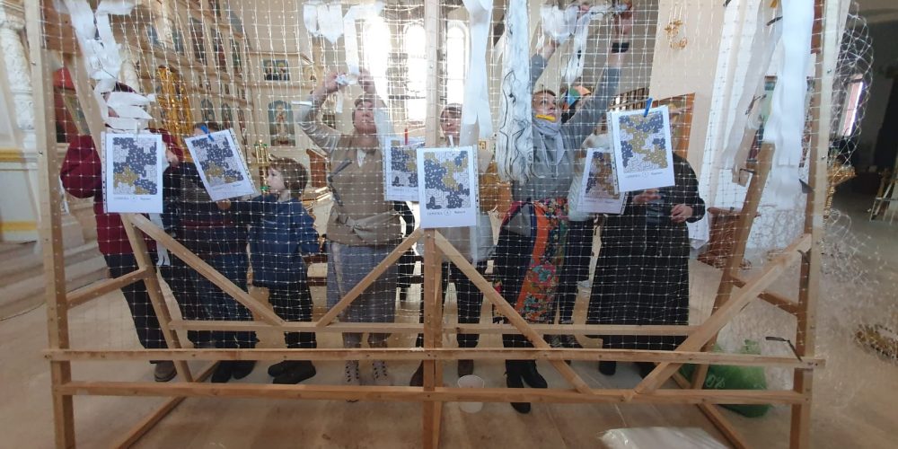 Мастер-класс по плетению маскировочных сетей прошел в храме Живоначальной Троицы при бывшем приюте Бахрушиных