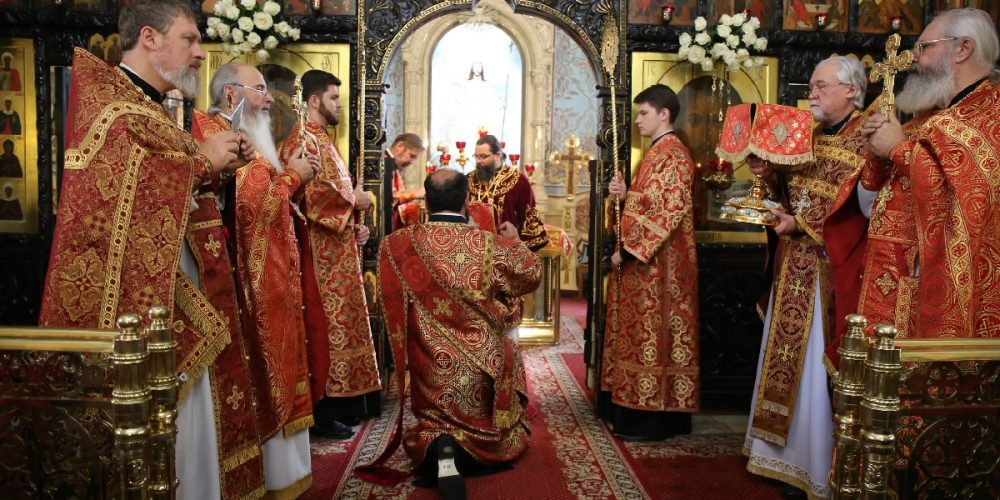 Престольный праздник молитвенно отметили в храме святых мучеников Адриана и Наталии в Бабушкине