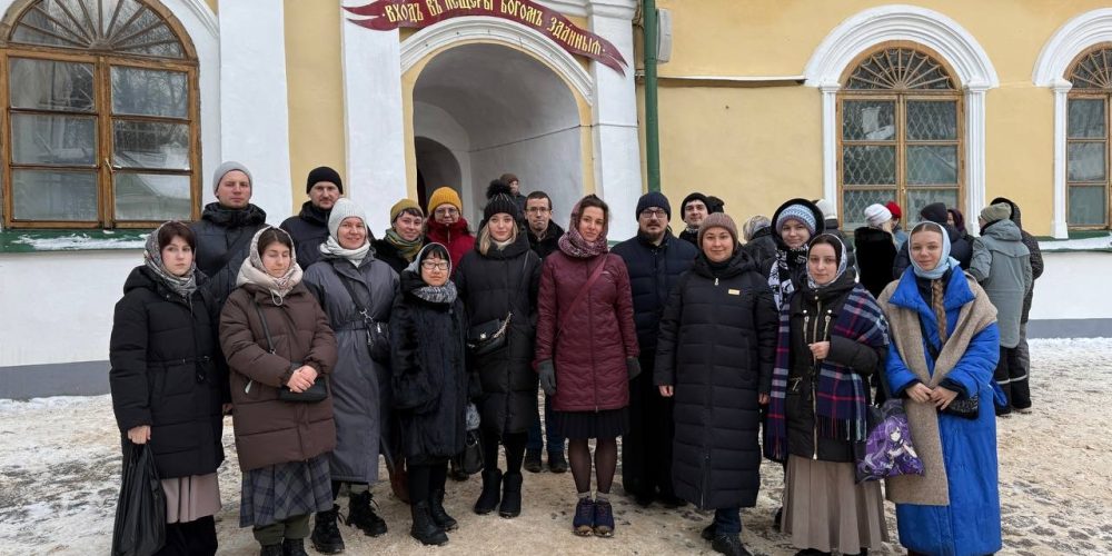 Молодежь храма иконы Божией Матери «Отрада и Утешение» в Ярославском совершила паломничество в Псково-Печерский монастырь
