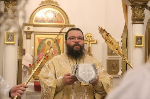 Архиепископ Егорьевский Матфей возглавил Литургию в храме иконы Божией Матери «Живоносный Источник» в Бибиреве