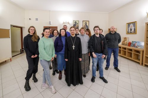 Начались занятия в миссионерской школе при храме иконы Божией Матери «Неопалимая Купина» в Отрадном