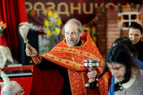 Священник Феодор Сидоров поздравил подопечных социального дома «Ярославский» со Светлым Христовым Воскресением