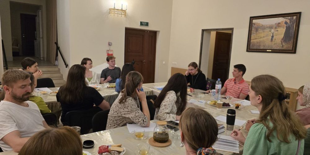 В храме иконы Божией Матери «Неопалимая Купина» в Отрадном прошла встреча по финграмотности