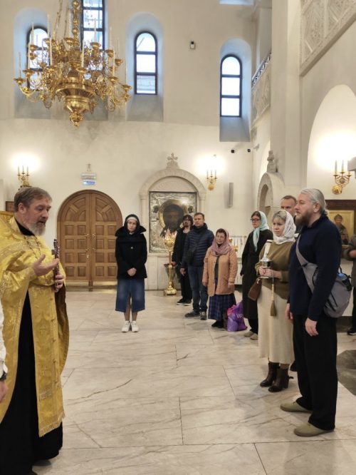 Начался новый учебный год во взрослой воскресной школе храма Казанской иконы Божией Матери в Лосиноостровской