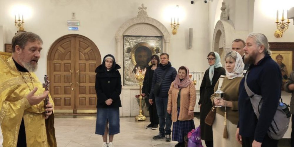 Начался новый учебный год во взрослой воскресной школе храма Казанской иконы Божией Матери в Лосиноостровской