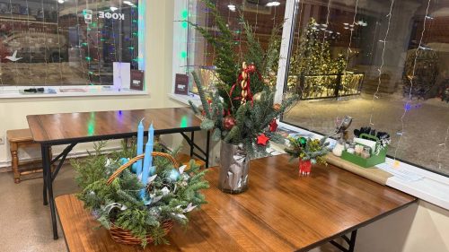 В храме Живоначальной Троицы при бывшем приюте Бахрушиных прошел мастер-класс по созданию рождественской настольной композиции