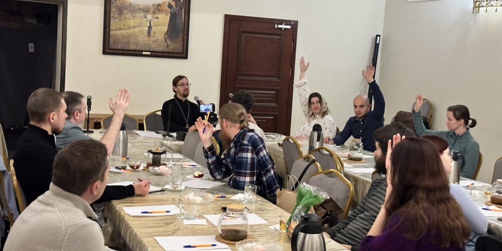 При храме иконы Божией Матери «Неопалимая Купина» в Отрадном прошел очередной семинар в рамках цикла просветительских молодежных встреч по самопознанию и искусству отношений