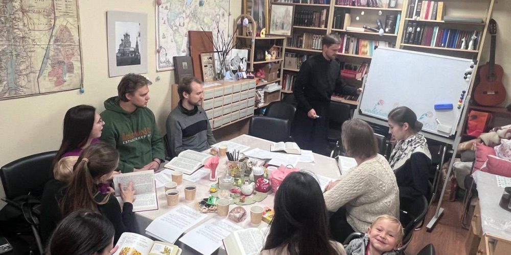 Возобновились встречи молодежного клуба при храме Живоначальной Троицы в Останкино