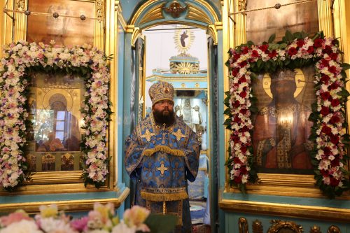 Архиепископ Егорьевский Матфей возглавил Божественную Литургию в храме Владимирской иконы Божией Матери в Виноградове